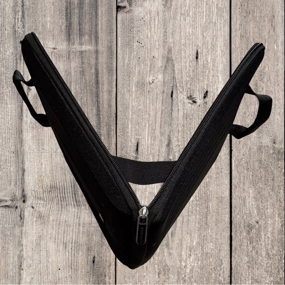 Black Case Logic Sleeve Case for Chromebook, 11.6" Chromebook - 11" MacBook Air - Picture 5 of 5